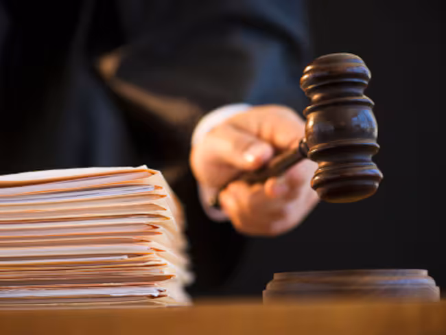 Importancia de la utilidad, pertinencia y conducción en el proceso probatorio en casos judiciales